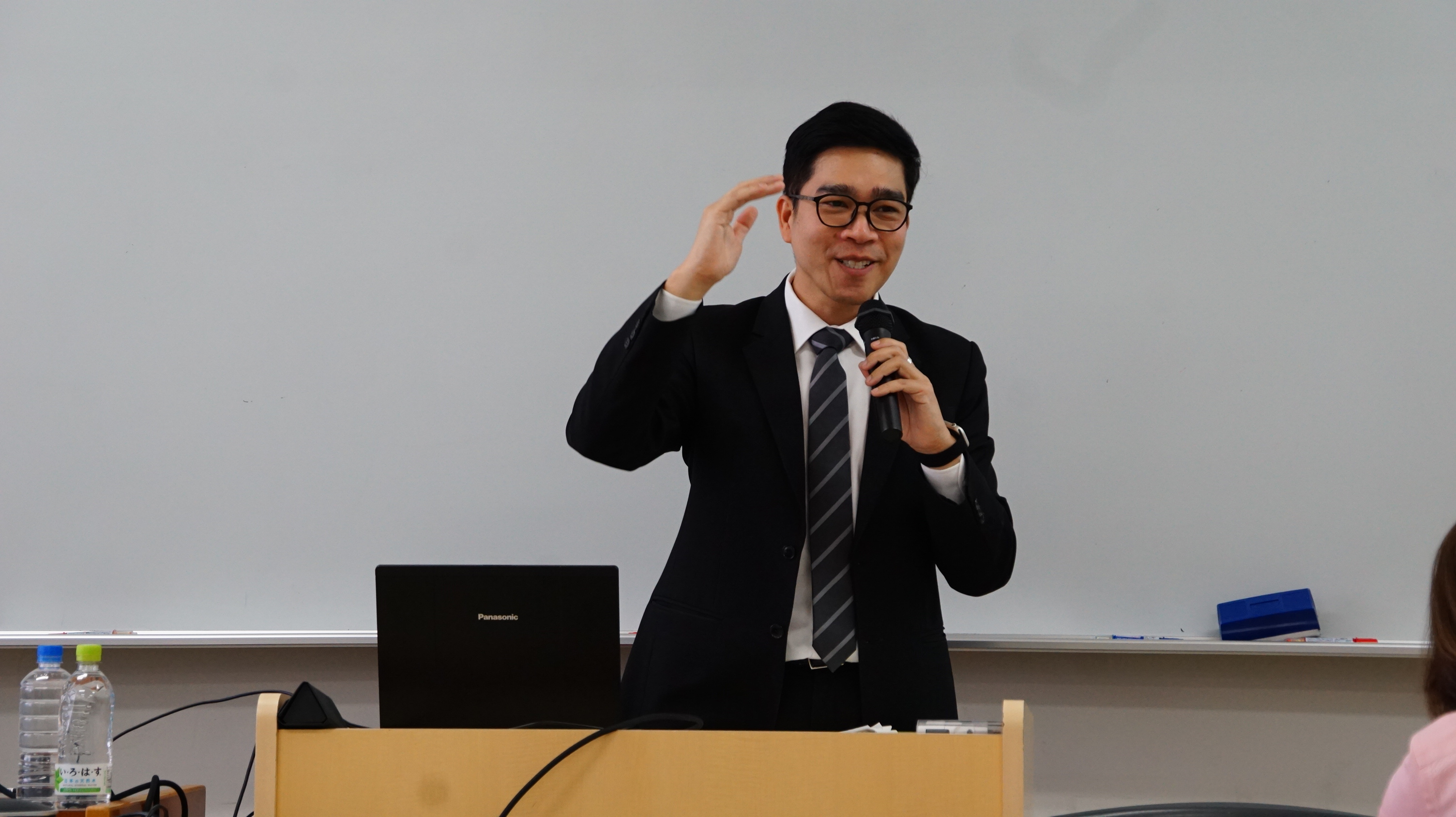 A series of academic seminars on “Building Control Law and Environmental and Safety Management: A Comparative Study between Japan and Thailand.”


