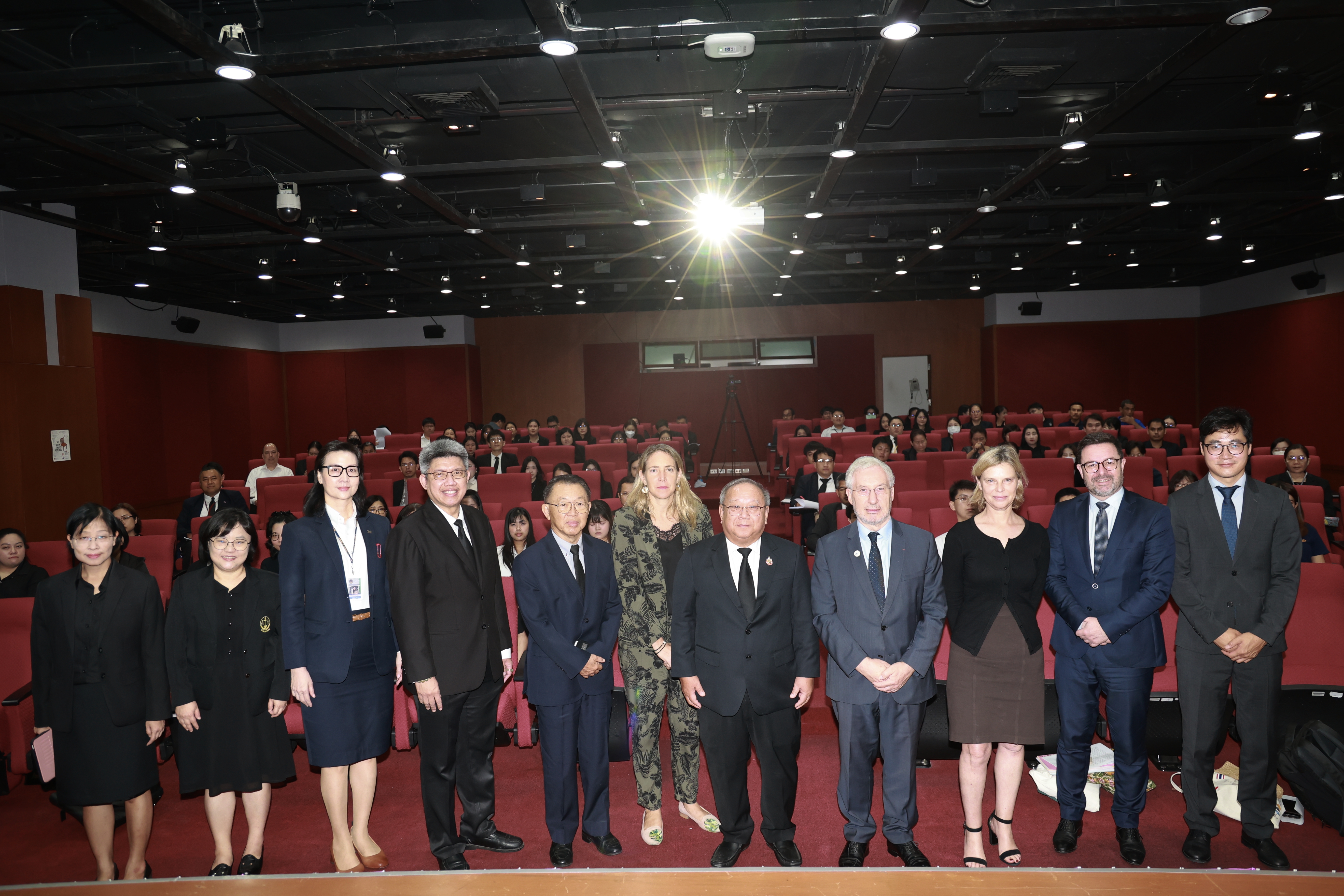 The Office of the Administrative Courts in collaboration with the French Embassy in Thailand conducted a discussion.